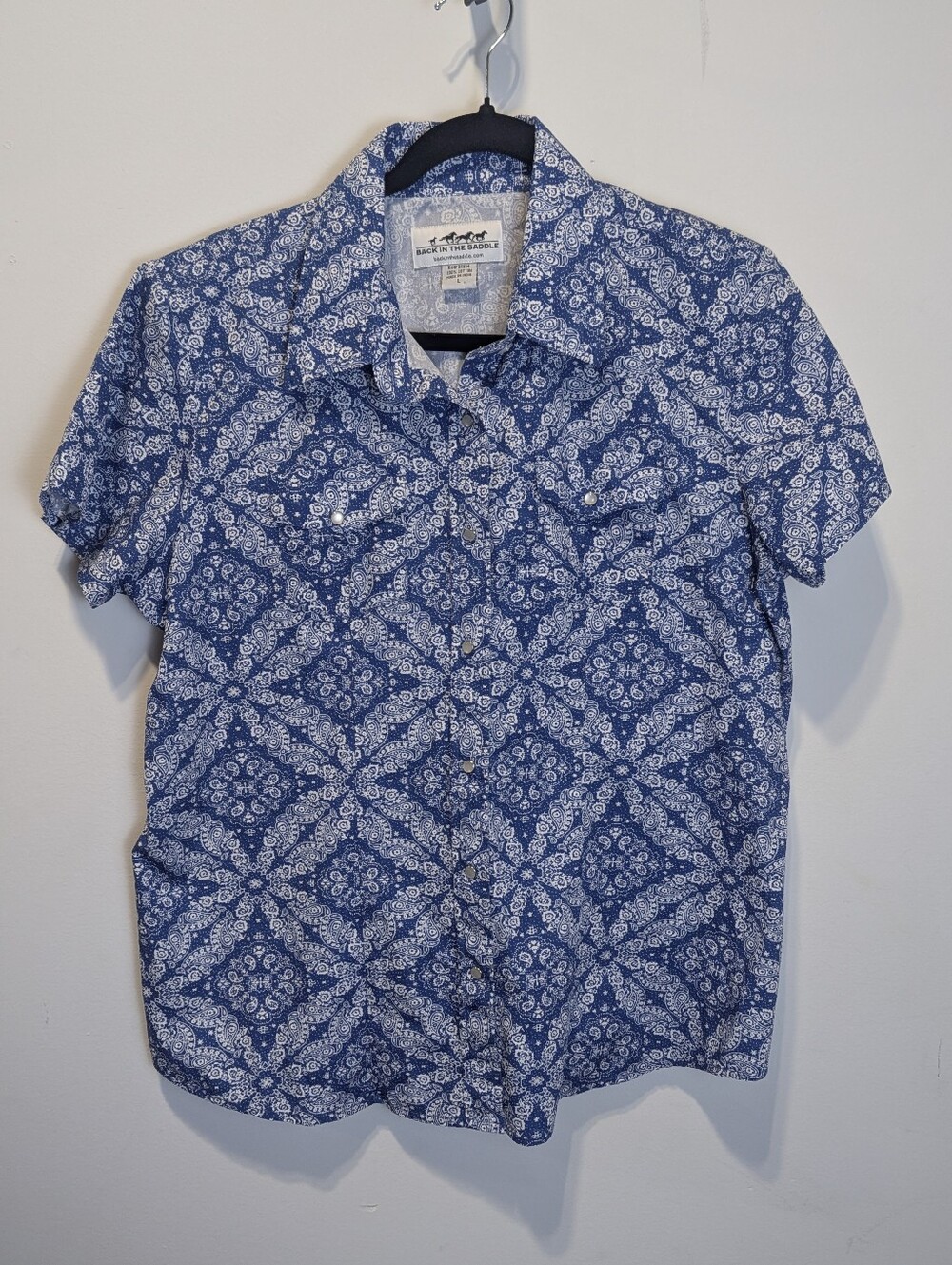 Back in the Saddle pearl snap button shirt womens sz L navy paisley bandana euc